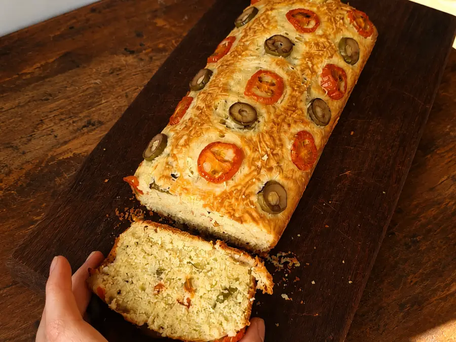 Budín Salado de Queso y Aceitunas